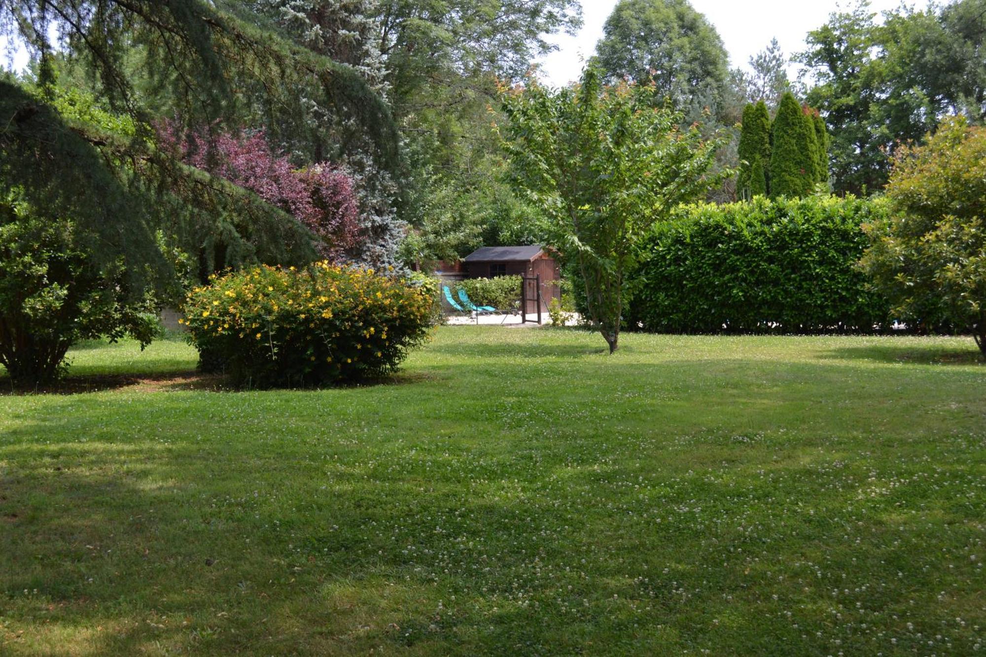 Les Bruyeres Gite Montbron Exterior photo